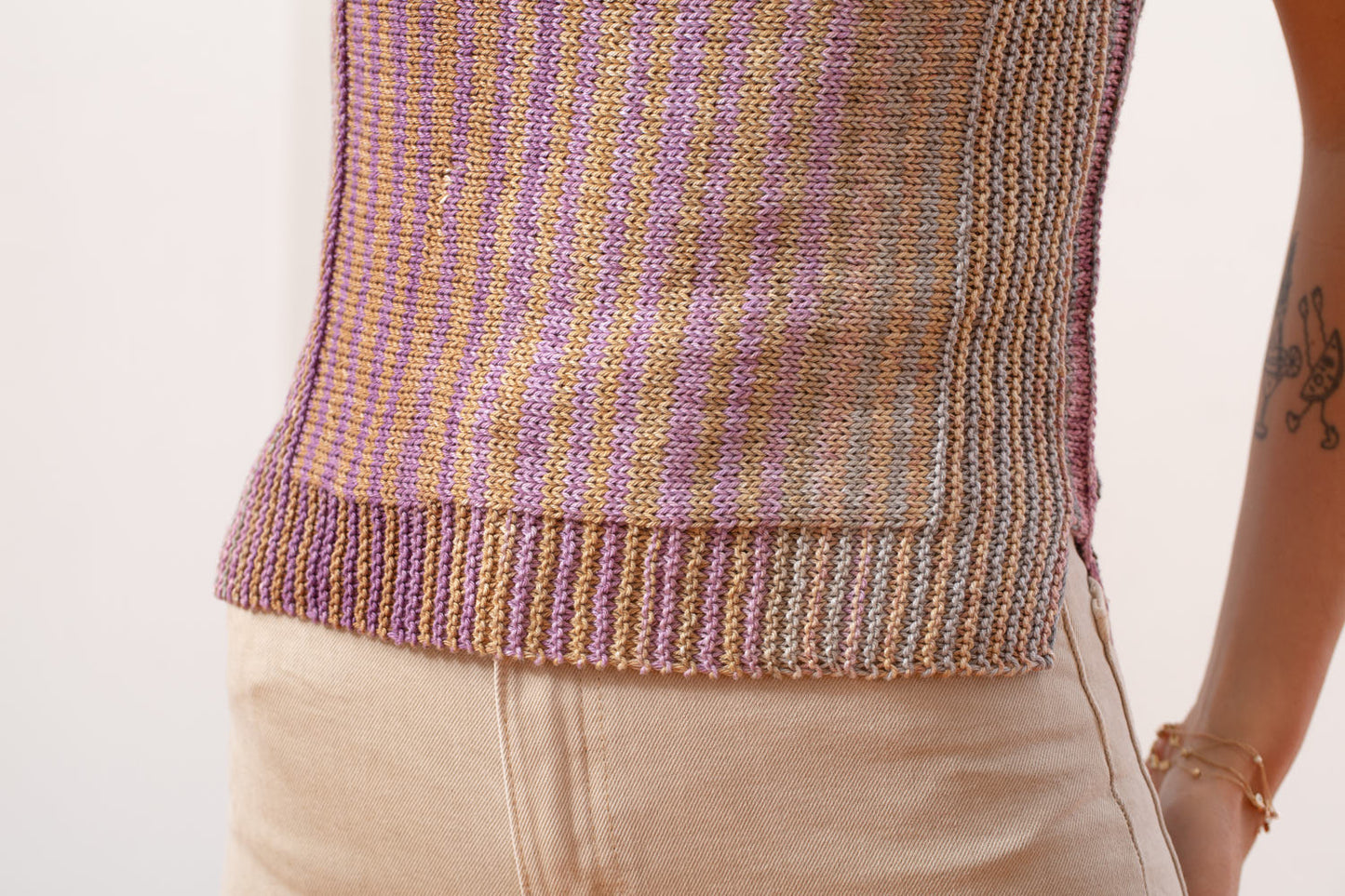 Galata Tank in Urth Monokrom Cotton DK