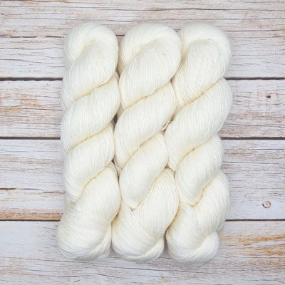 Fil blanc non teint Estelle 4ply PRÉCOMMANDE