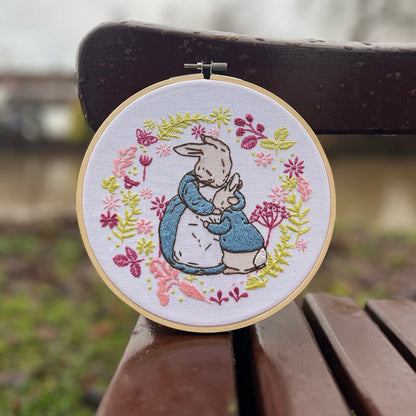 Beatrix Potter - Kit de broderie Mme Rabbit et Peter